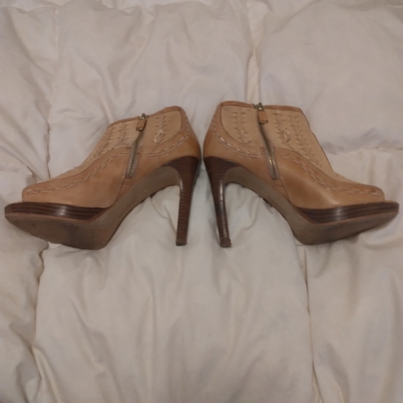 Vince Camuto Suede zip up heels - Picture 5 of 6